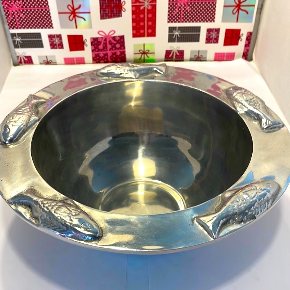 Silver Fish Motif Cookware Bowl - Picture 6 of 17